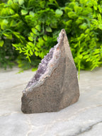 Amethist cluster cut base