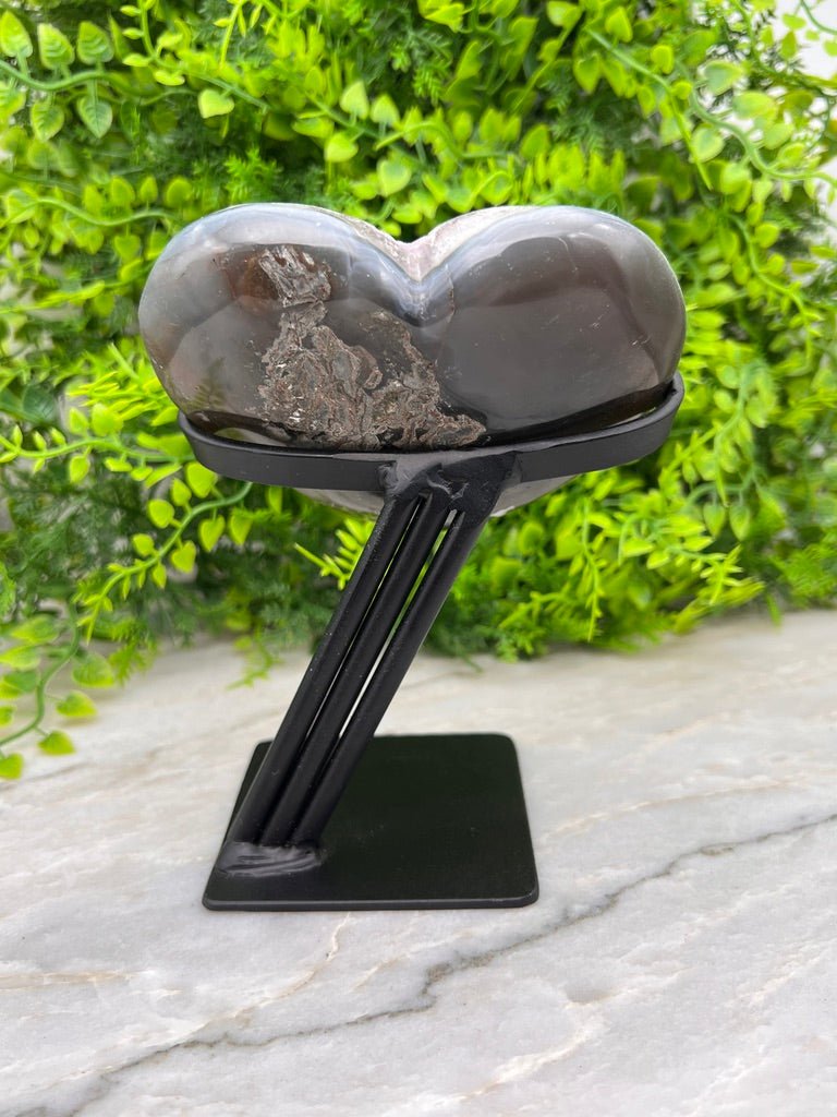 Amethist op Agaat hart op standaard by KEY LIME STORE