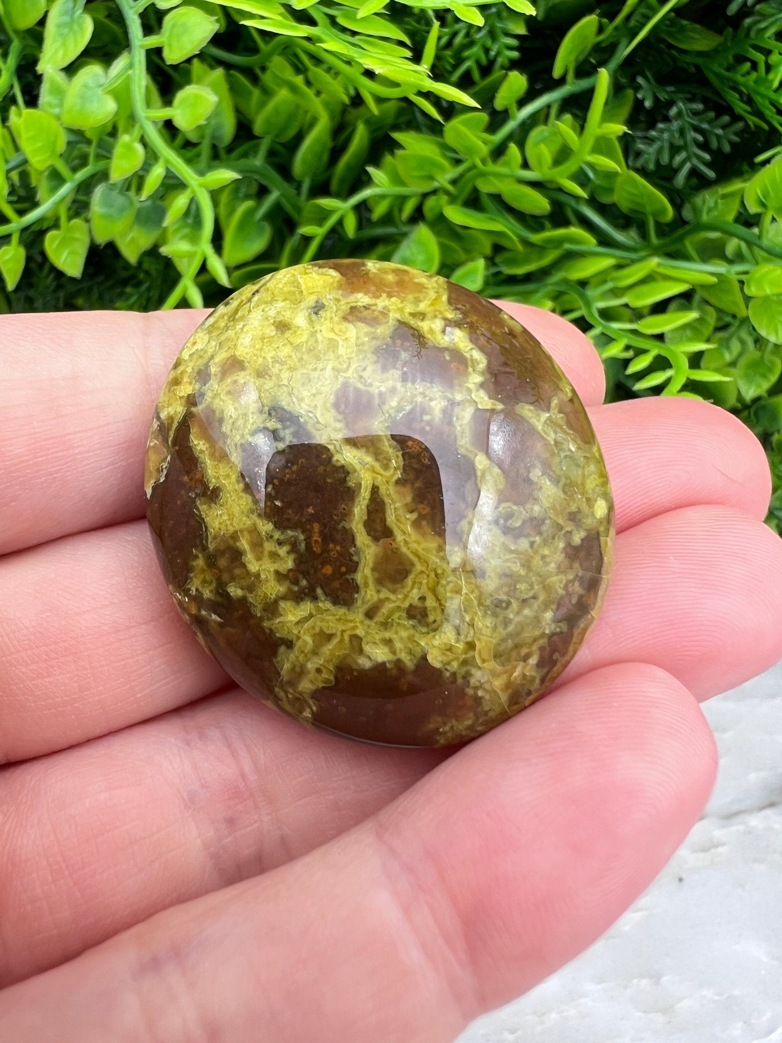 Grüner Opal als Kuschelstein (4 cm) von KEY LIME STORE
