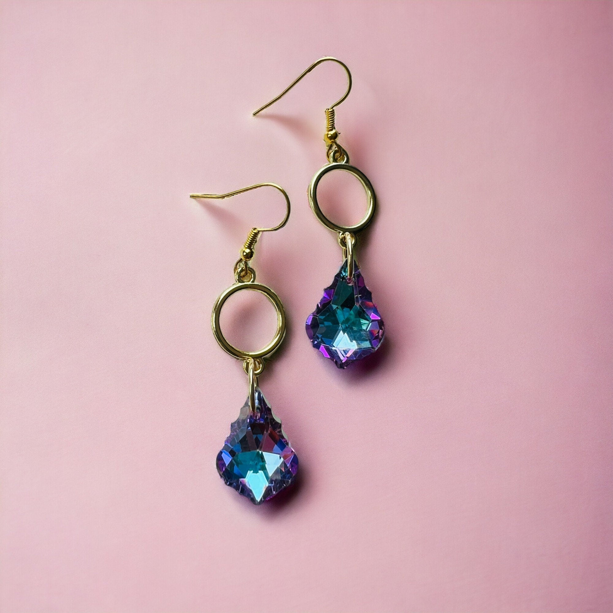 Boucles d'oreilles pendantes bleu violet et dorées