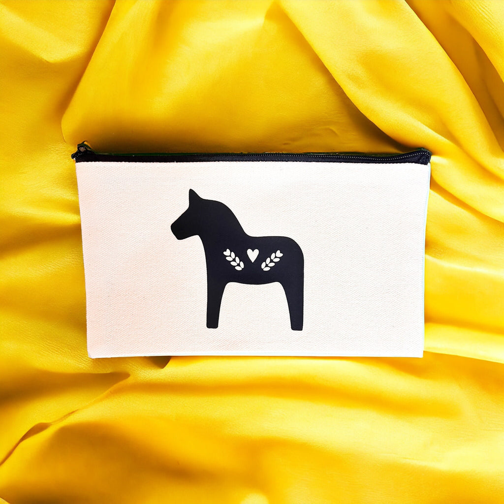 Kosmetiktasche „Swedish Horse“ von KEY LIME STORE