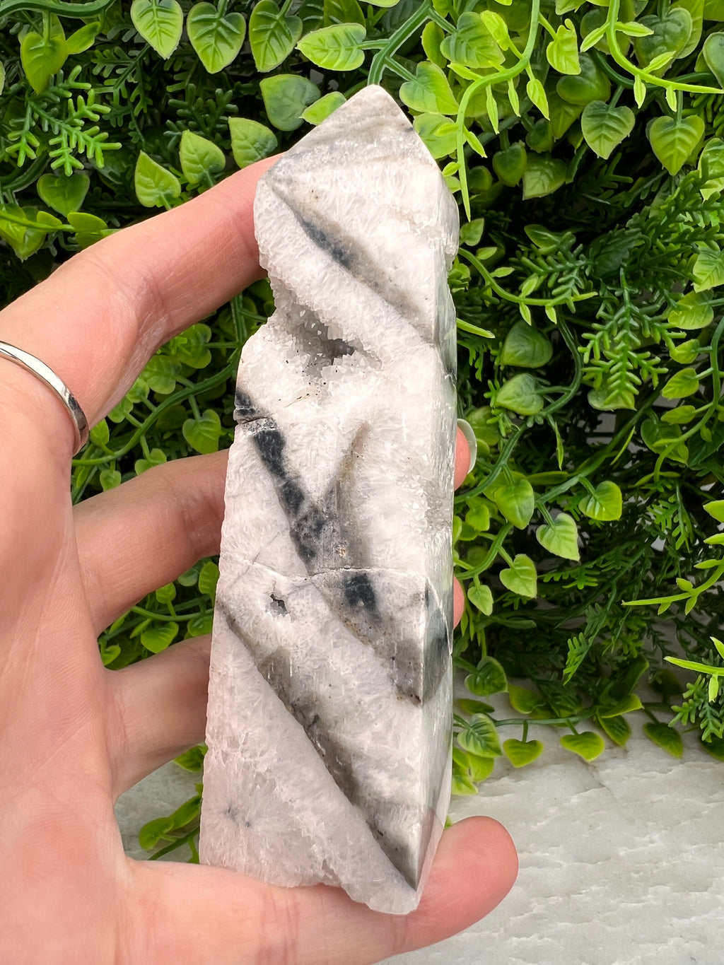 Druzen-Zebra-Jaspis-Turm (10,5 cm / 173 g)