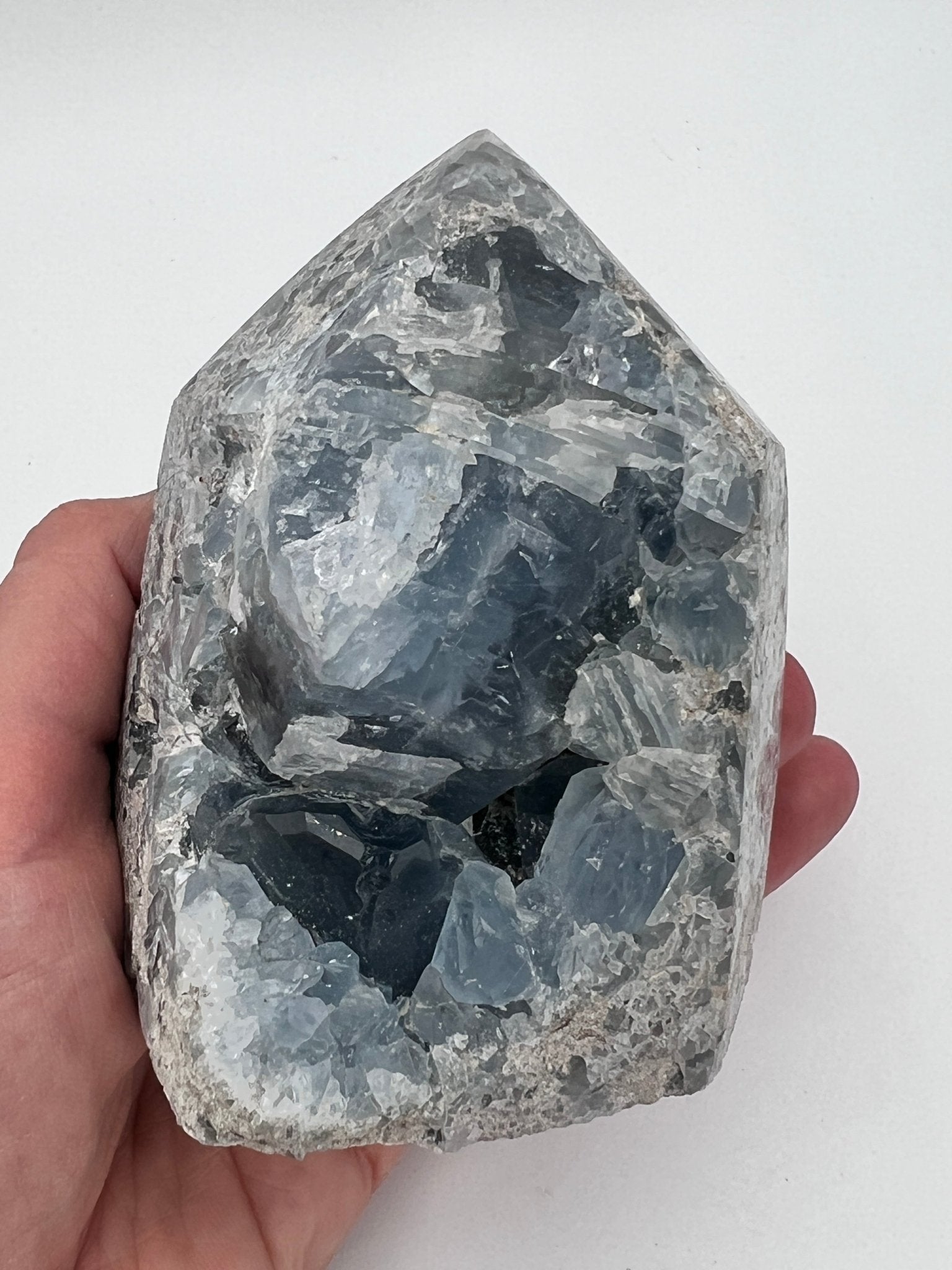 Cluster de célestine, taille en pointe, base coupée, 0,827 kg, par KEY LIME STORE