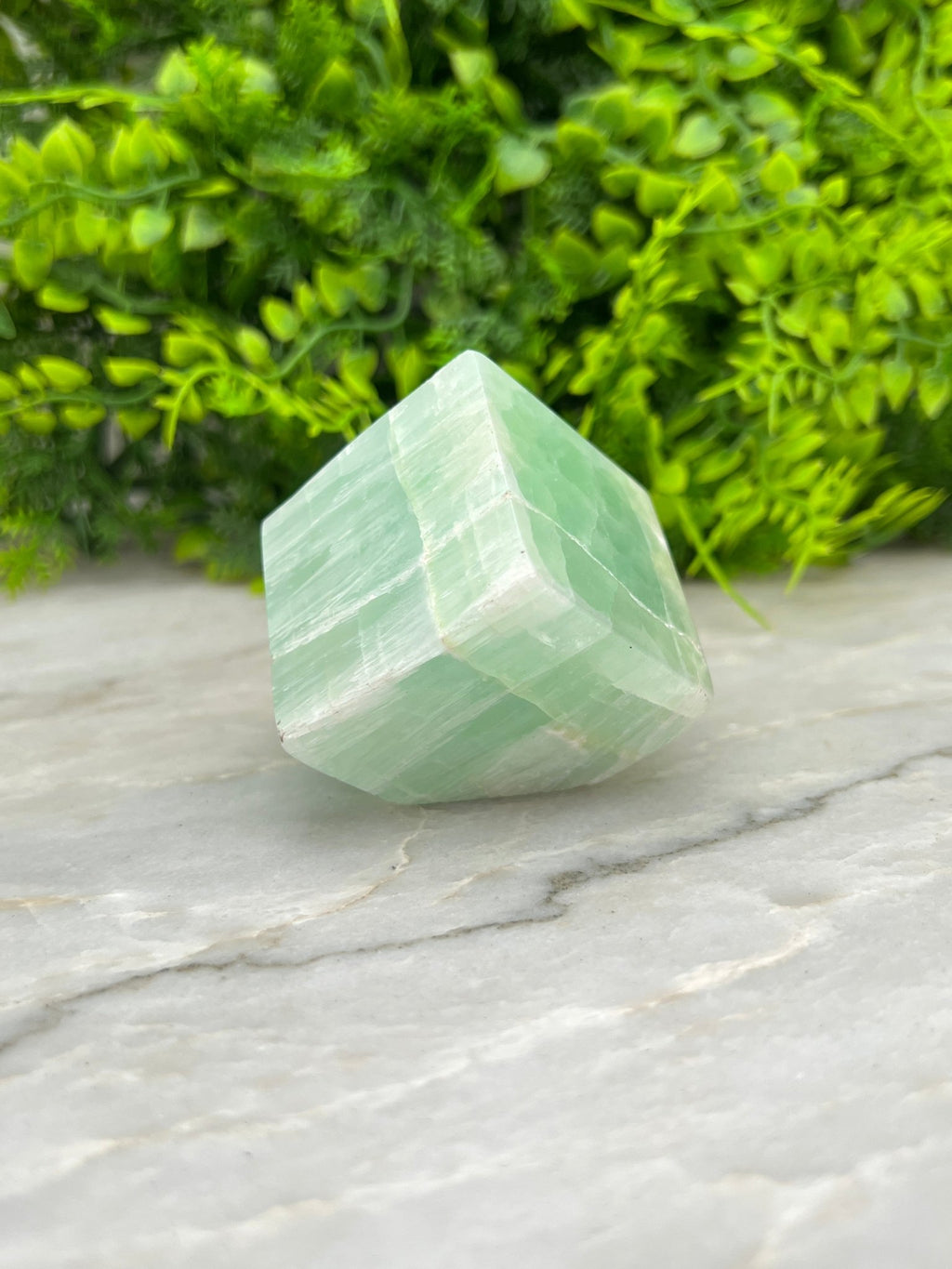 Pistache Calciet kubus cut base by KEY LIME STORE