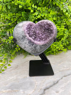 Amethist op Agaat hart op standaard by KEY LIME STORE
