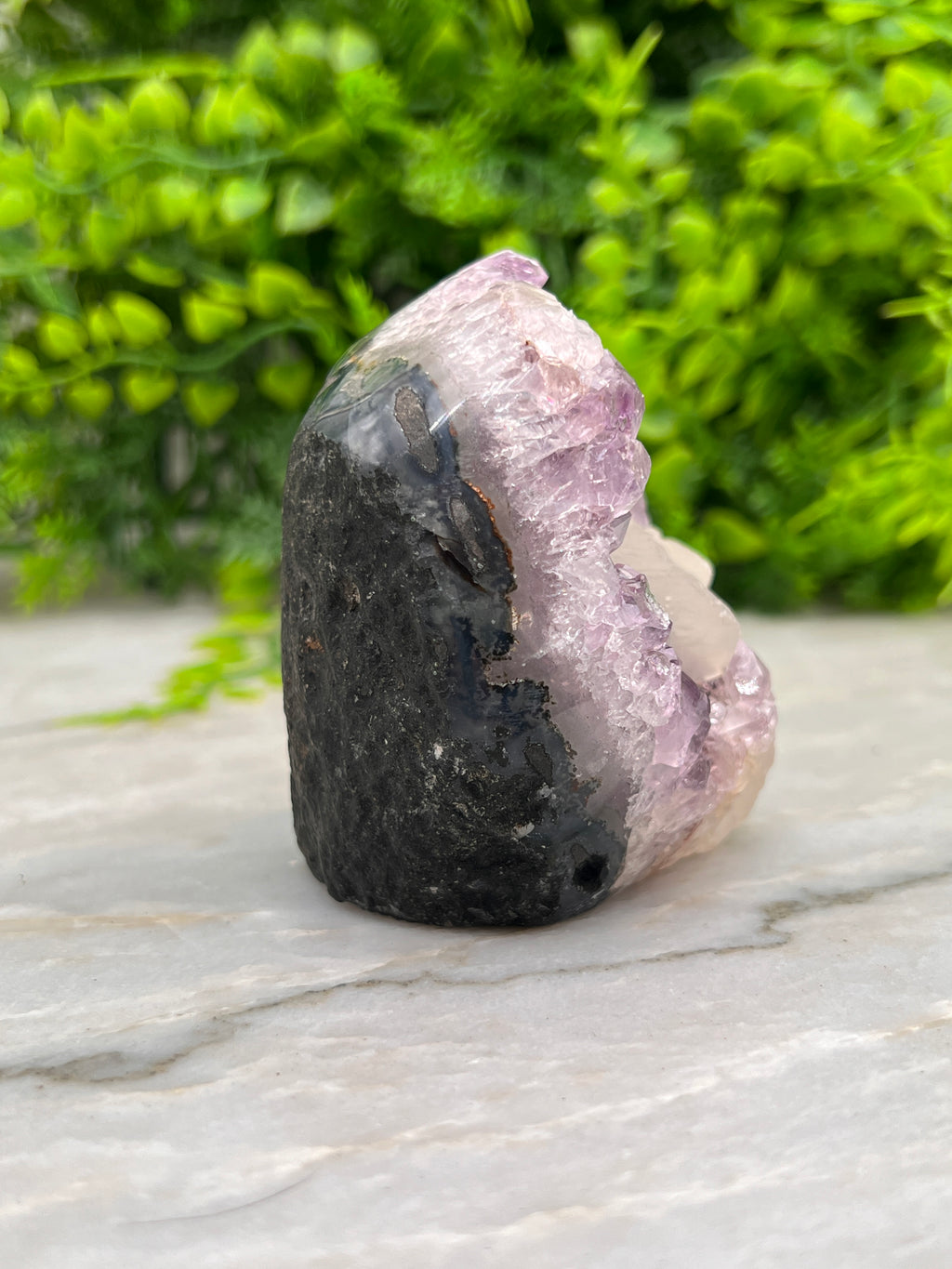 Amethist cluster met calciet