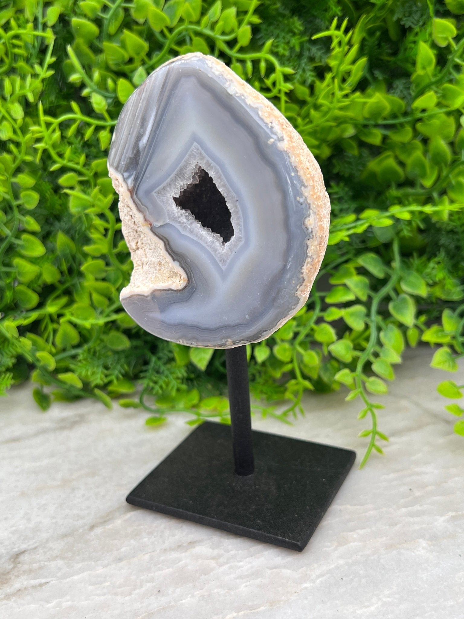 Achat-Geode auf Sockel (13 cm) von KEY LIME STORE