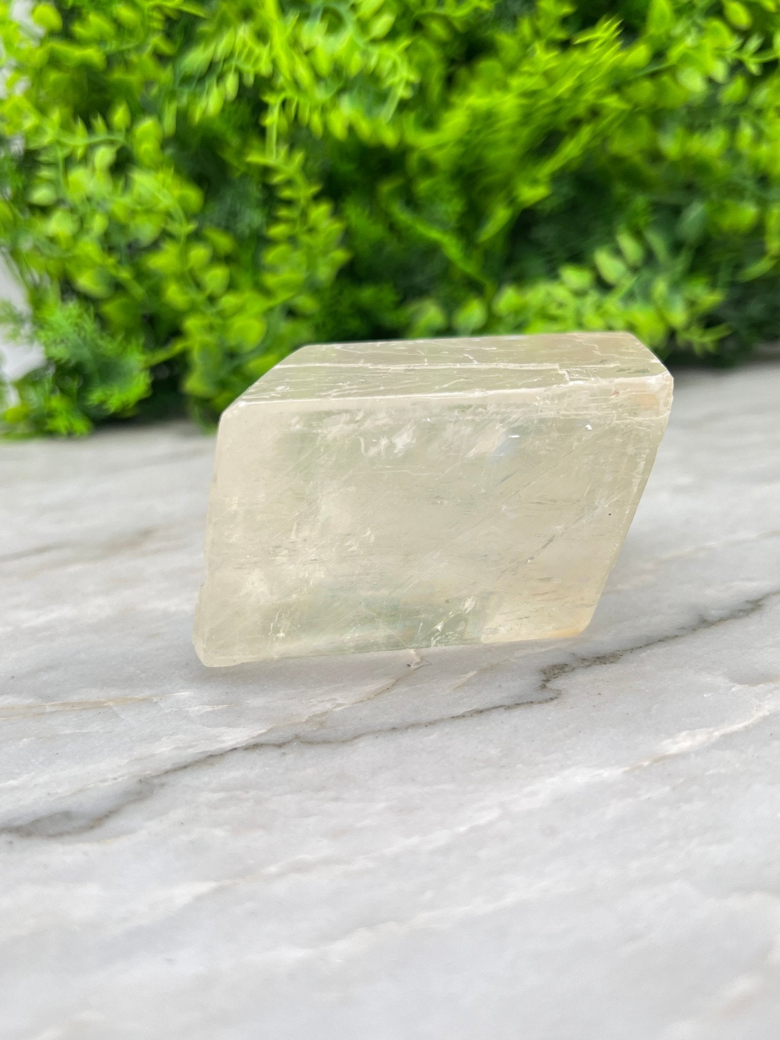 Gelbes Calcit-Prisma (379 Gramm) von KEY LIME STORE
