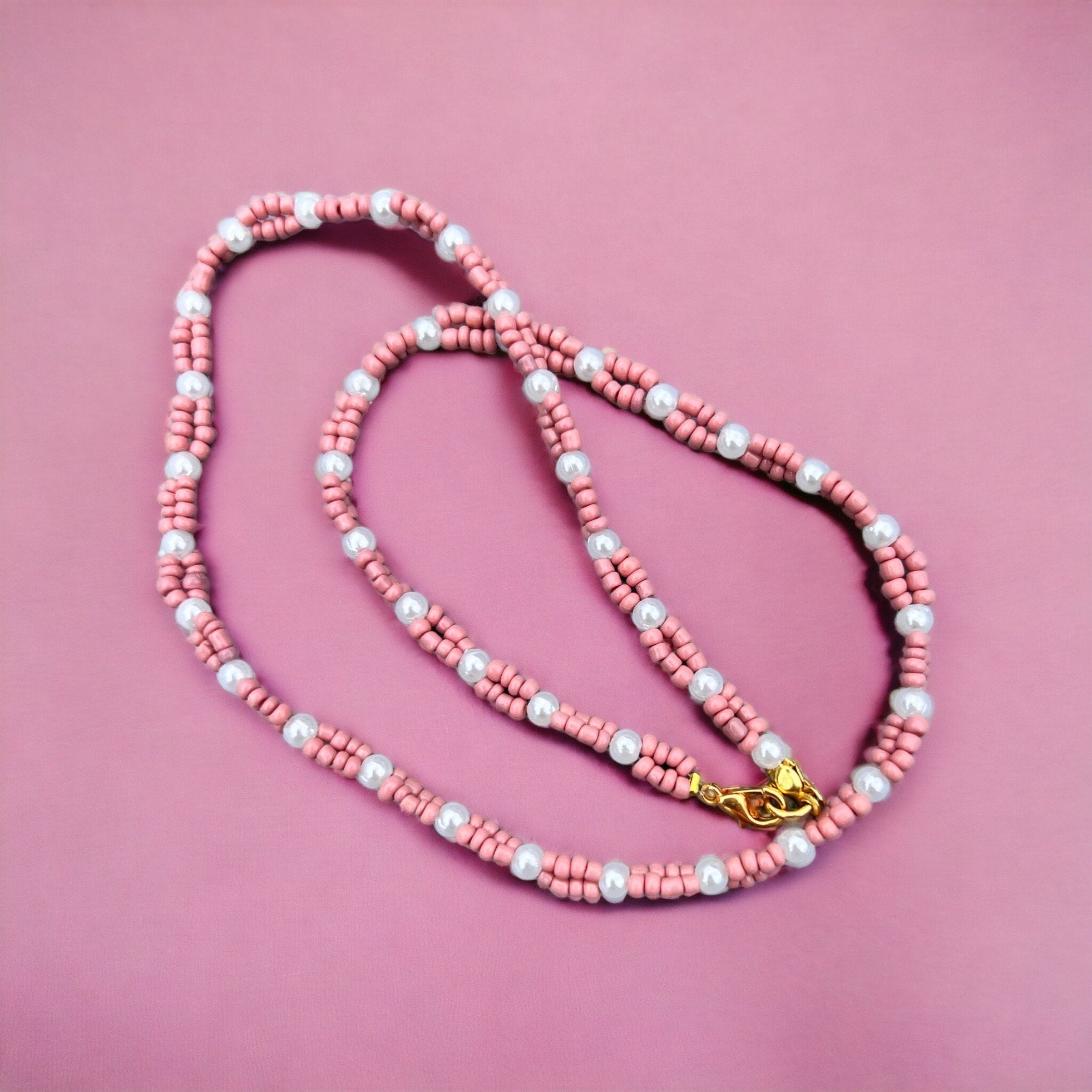 Collier de perles et de perles de verre rose ancien