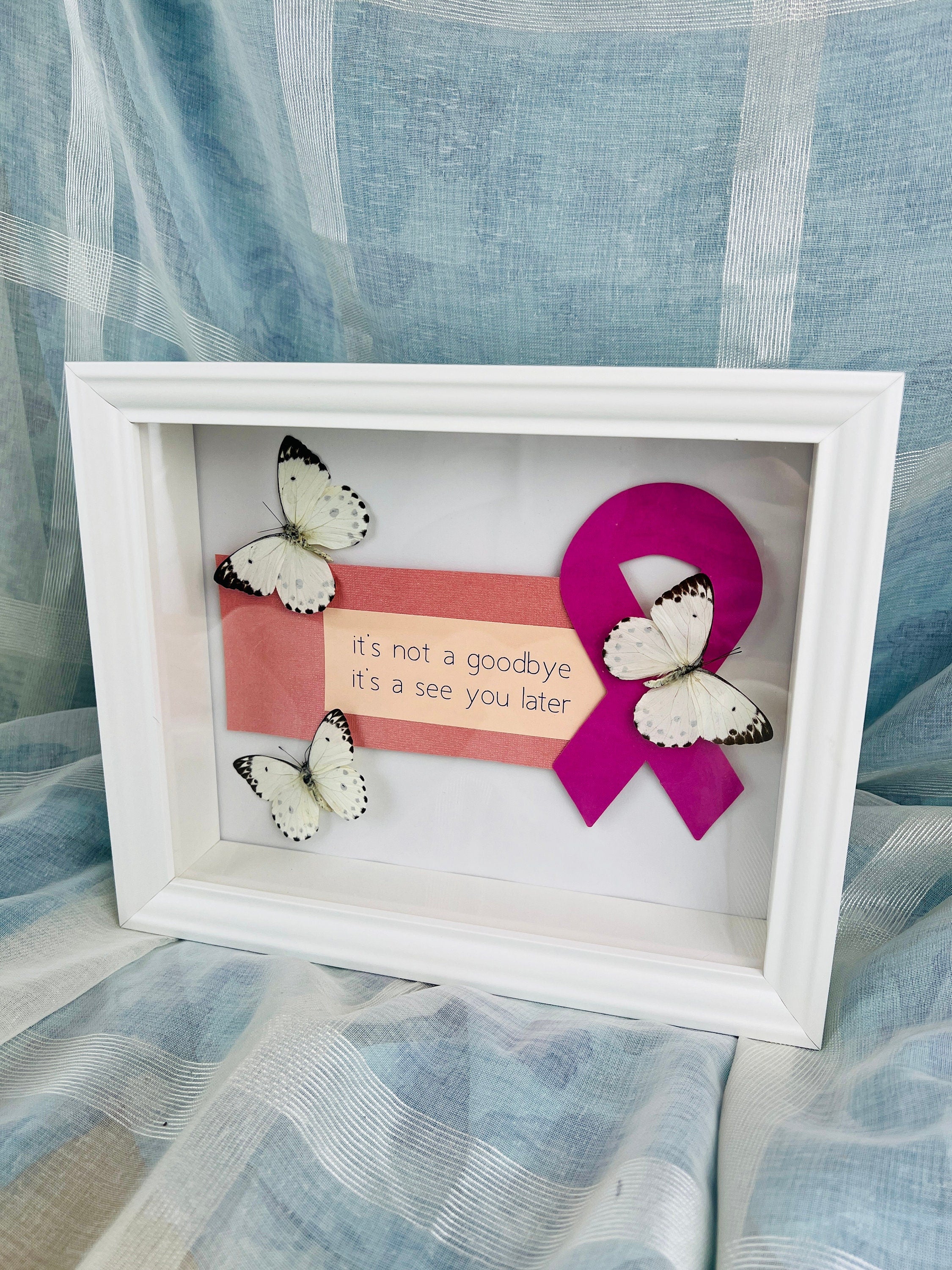 Belenois Calypso in lijst - memorial pice met pink ribbon