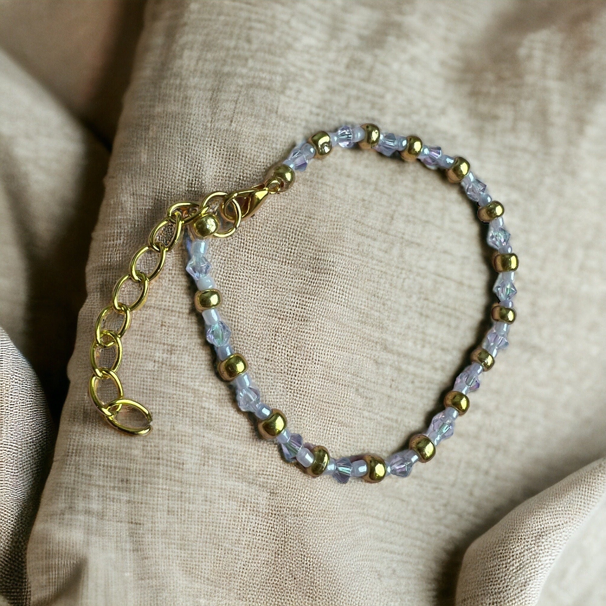 Eisblaues Goldarmband