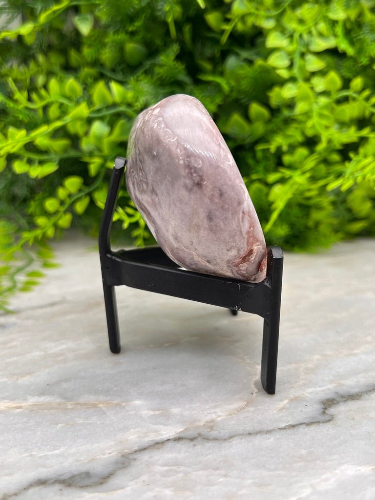 Roze Amethist hart op standaard by KEY LIME STORE