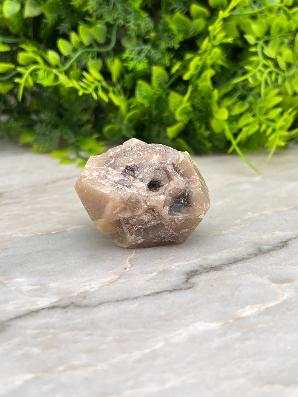 Grossulaar hexagon half ruw half gepolijst by KEY LIME STORE