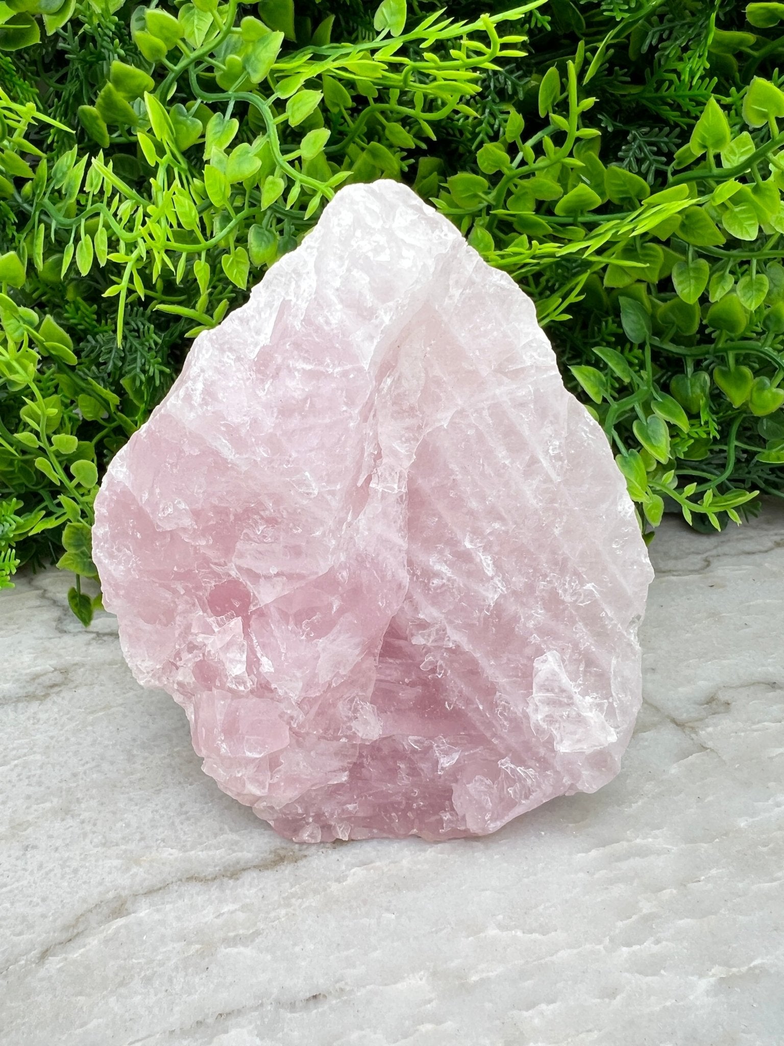 Rozenkwarts ruw cut base (790 gram) by KEY LIME STORE