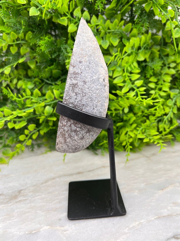 Agaat geode op standaard by KEY LIME STORE