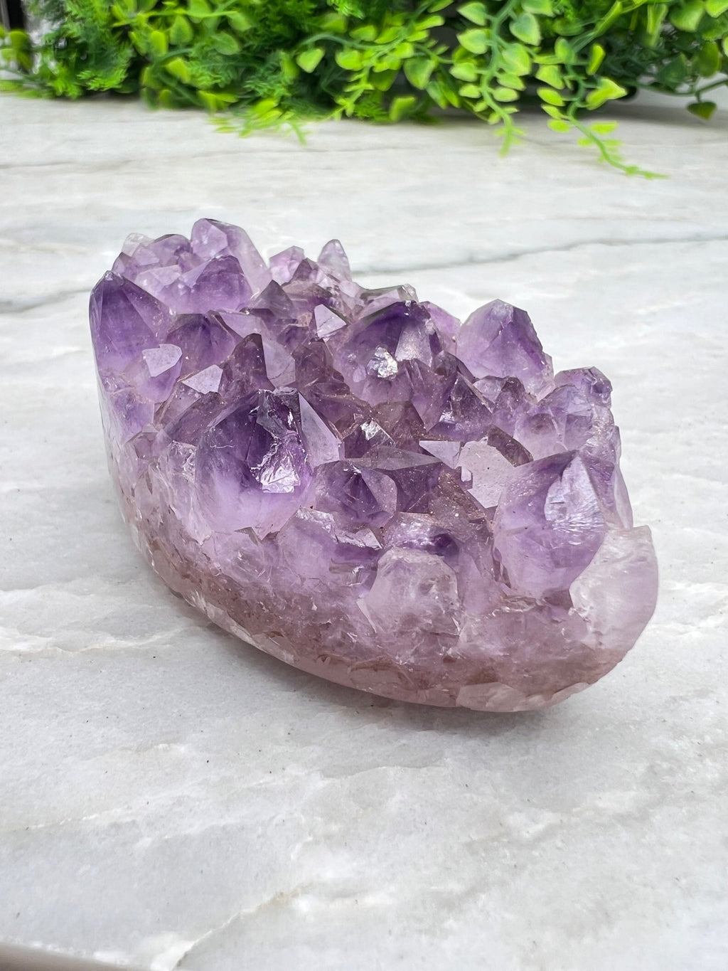 Rundum polierter Amethyst in Ellipsenform (6 cm) von KEY LIME STORE