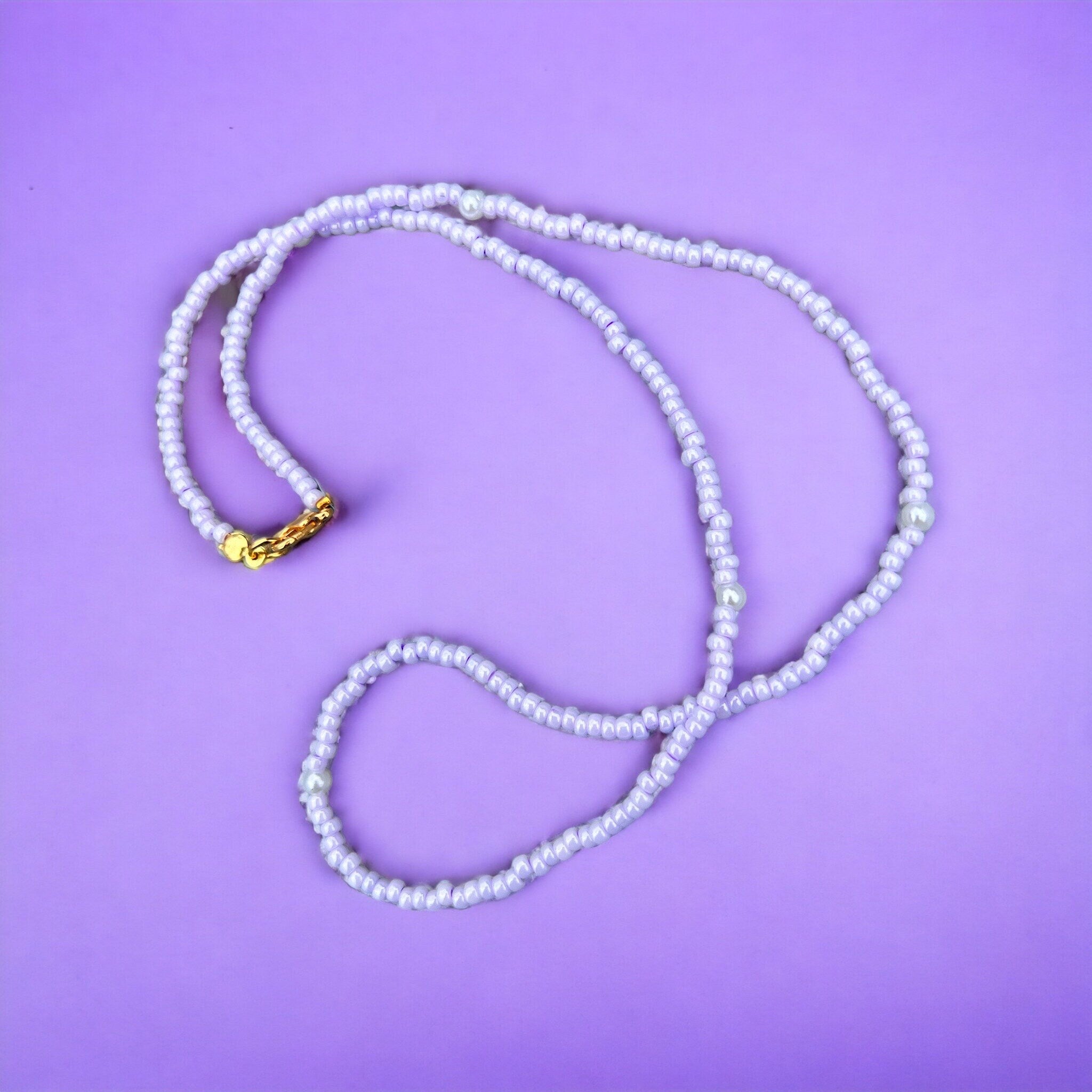 Collier de perles et de perles de verre lilas