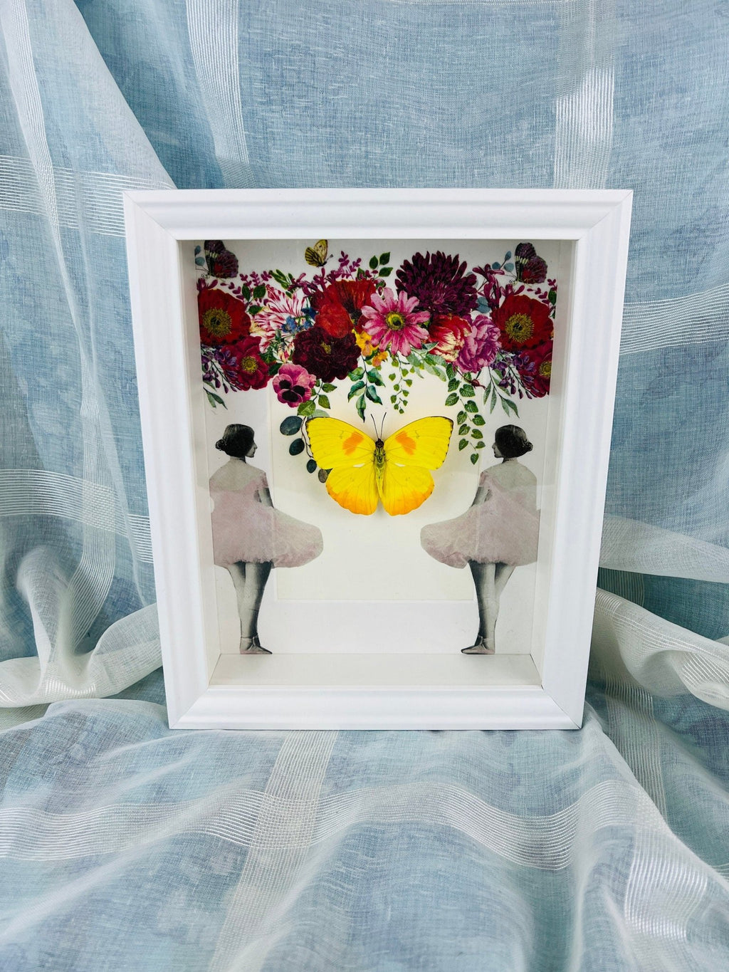 „Phoebis Philea“ als Druck in einem Rahmen von KEY LIME STORE