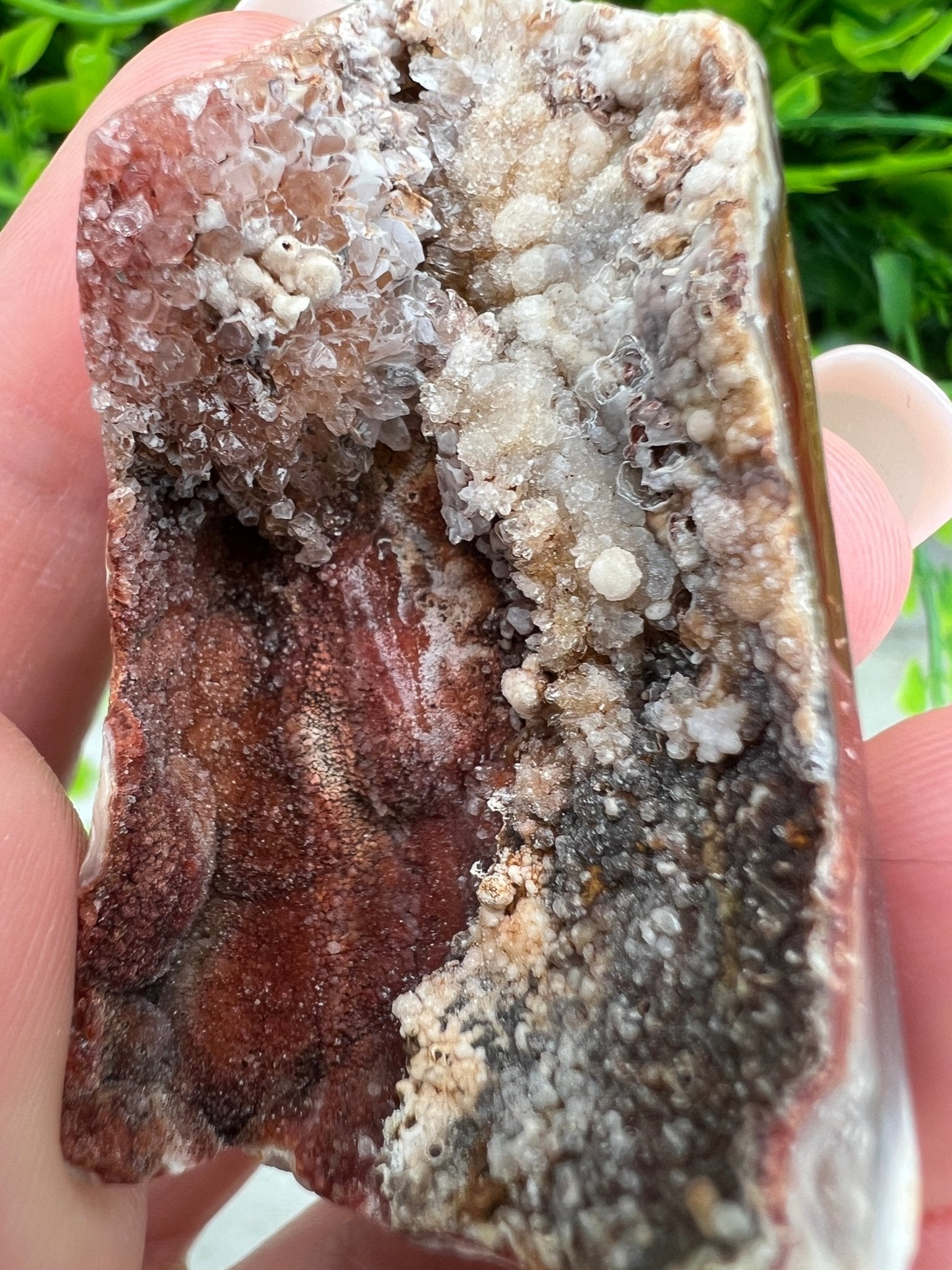 Türmchen mit Sockel aus geschliffenem Amethyst-Achat von KEY LIME STORE