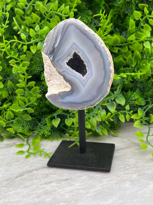 Achat-Geode auf Sockel (13 cm) von KEY LIME STORE
