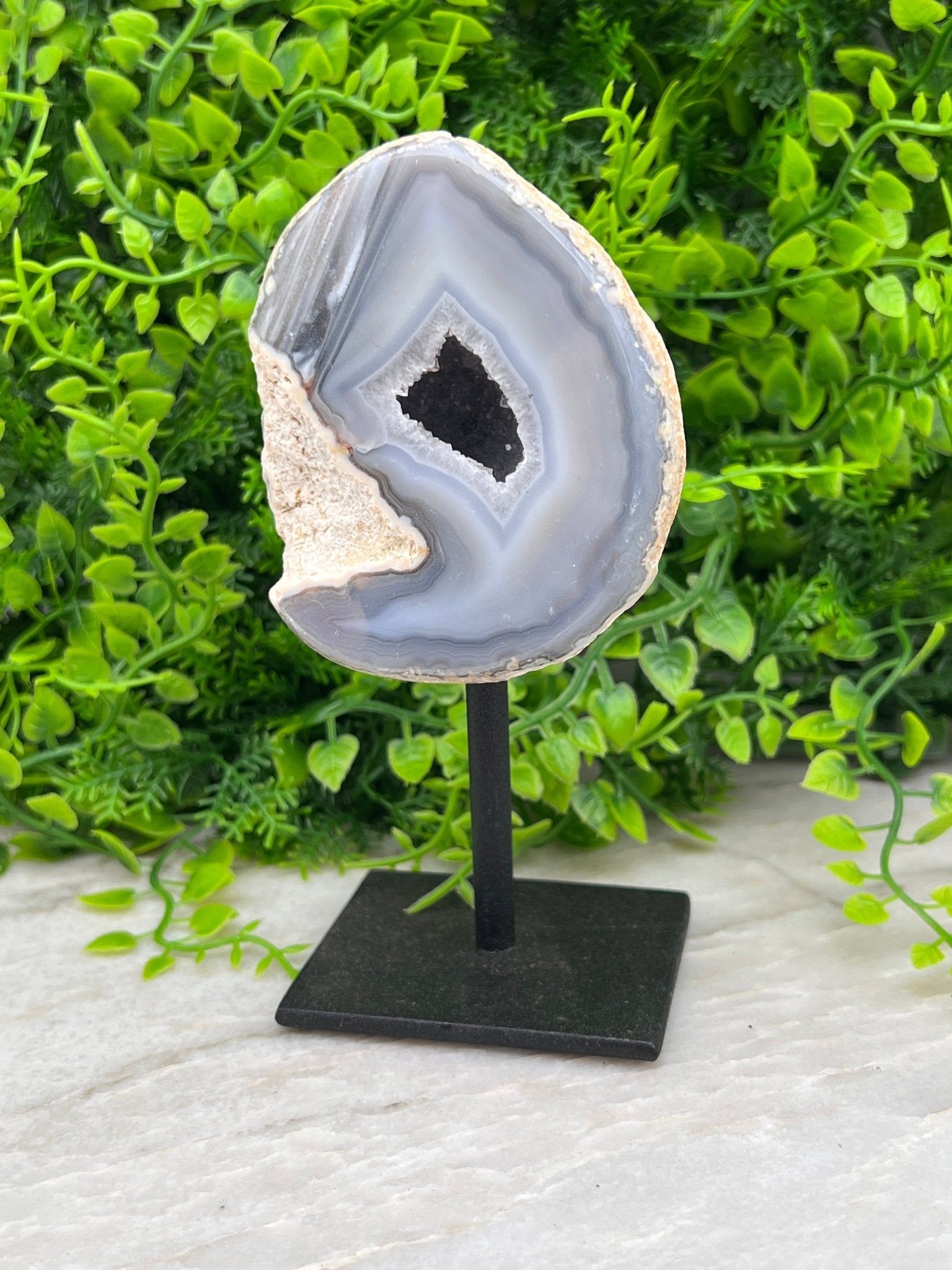 Achat-Geode auf Sockel (13 cm) von KEY LIME STORE