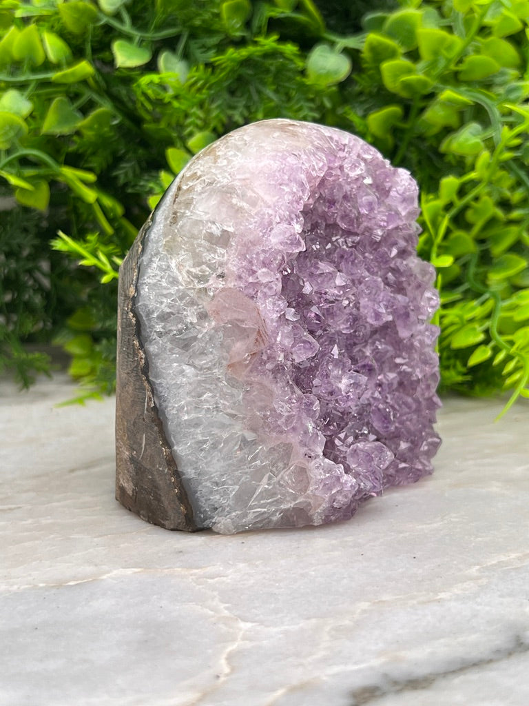 Amethist cluster cut base met gepolijste randen
