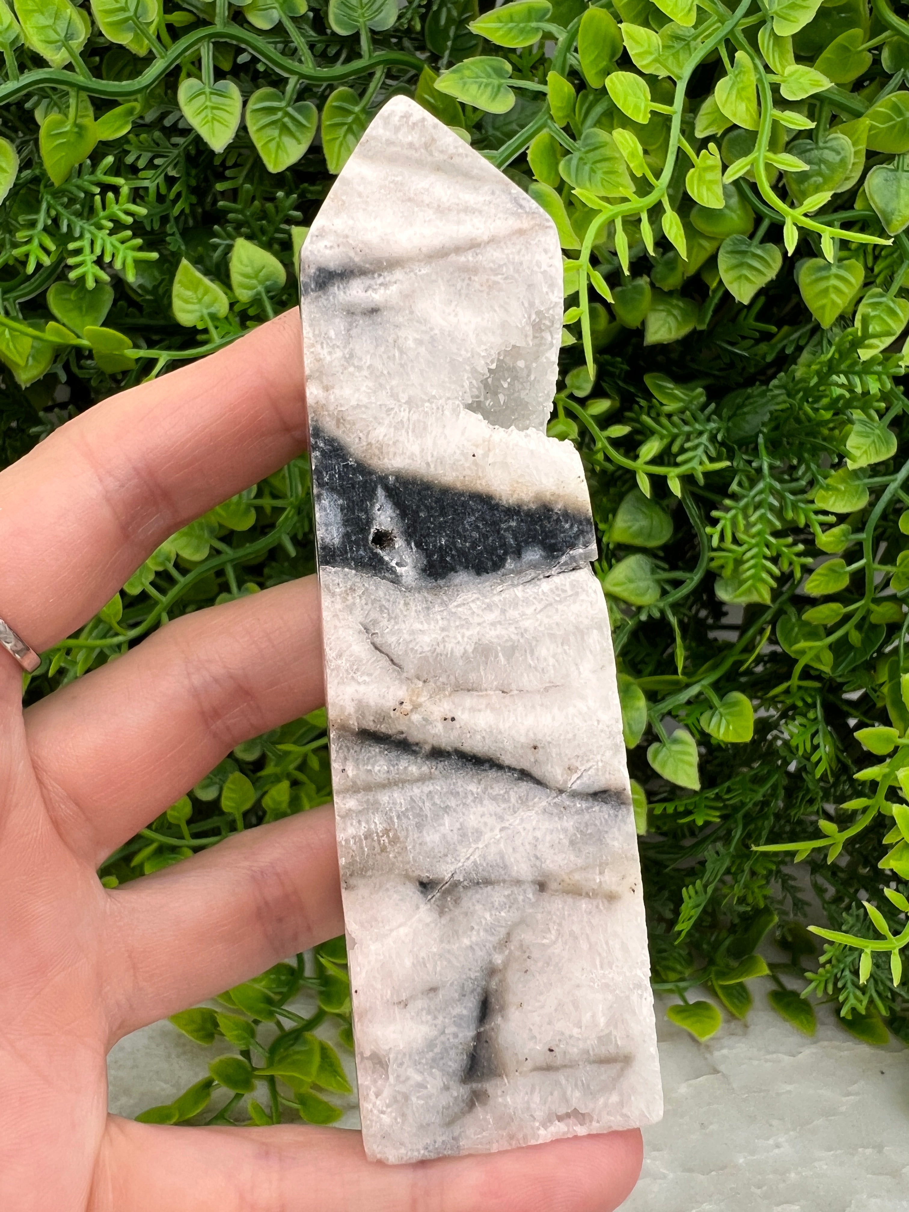 Druzen-Zebra-Jaspis-Turm (10,5 cm / 173 g)