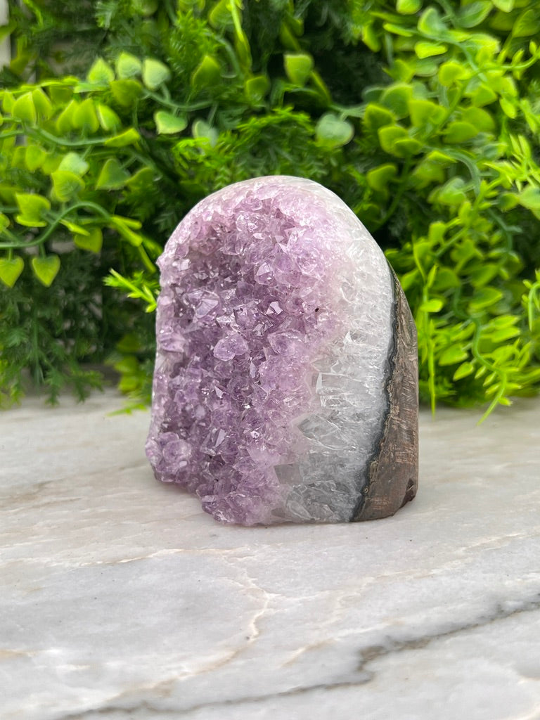 Amethist cluster cut base met gepolijste randen