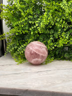 Rozenkwarts bol (87 mm / 916 gr) by KEY LIME STORE