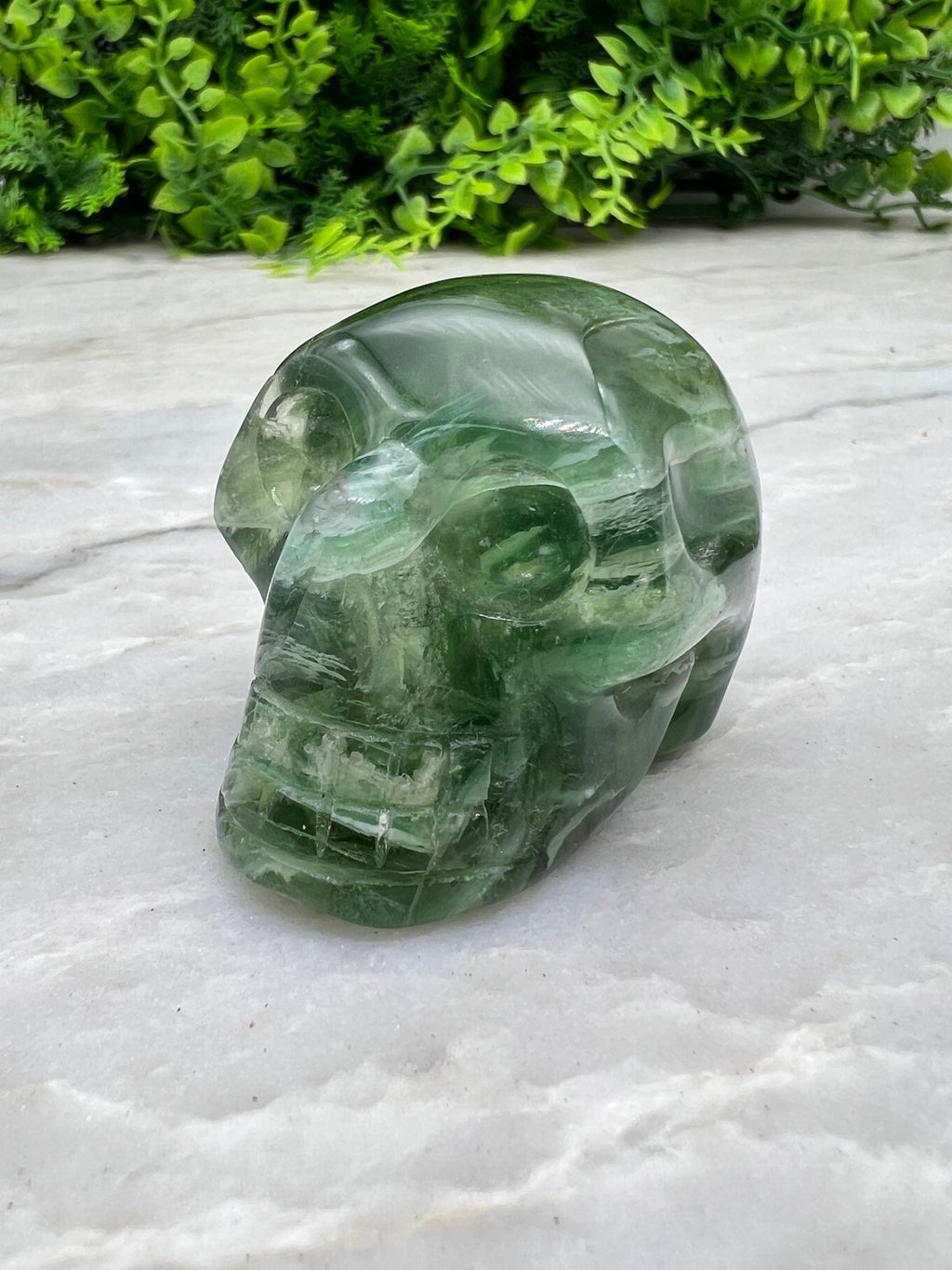 Regenbogen-Fluorit-Schädel (hohe Qualität) von KEY LIME STORE