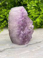 Amethist op Bergkristal by KEY LIME STORE