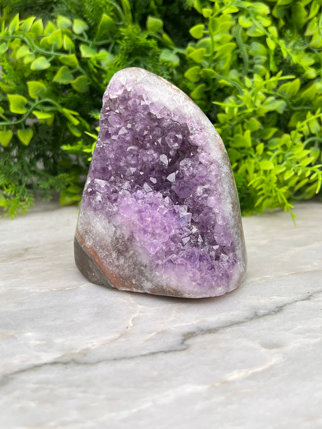 Amethist cluster cut base met gepolijste randen