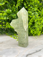 Prehniet toren half ruw half gepolijst by KEY LIME STORE