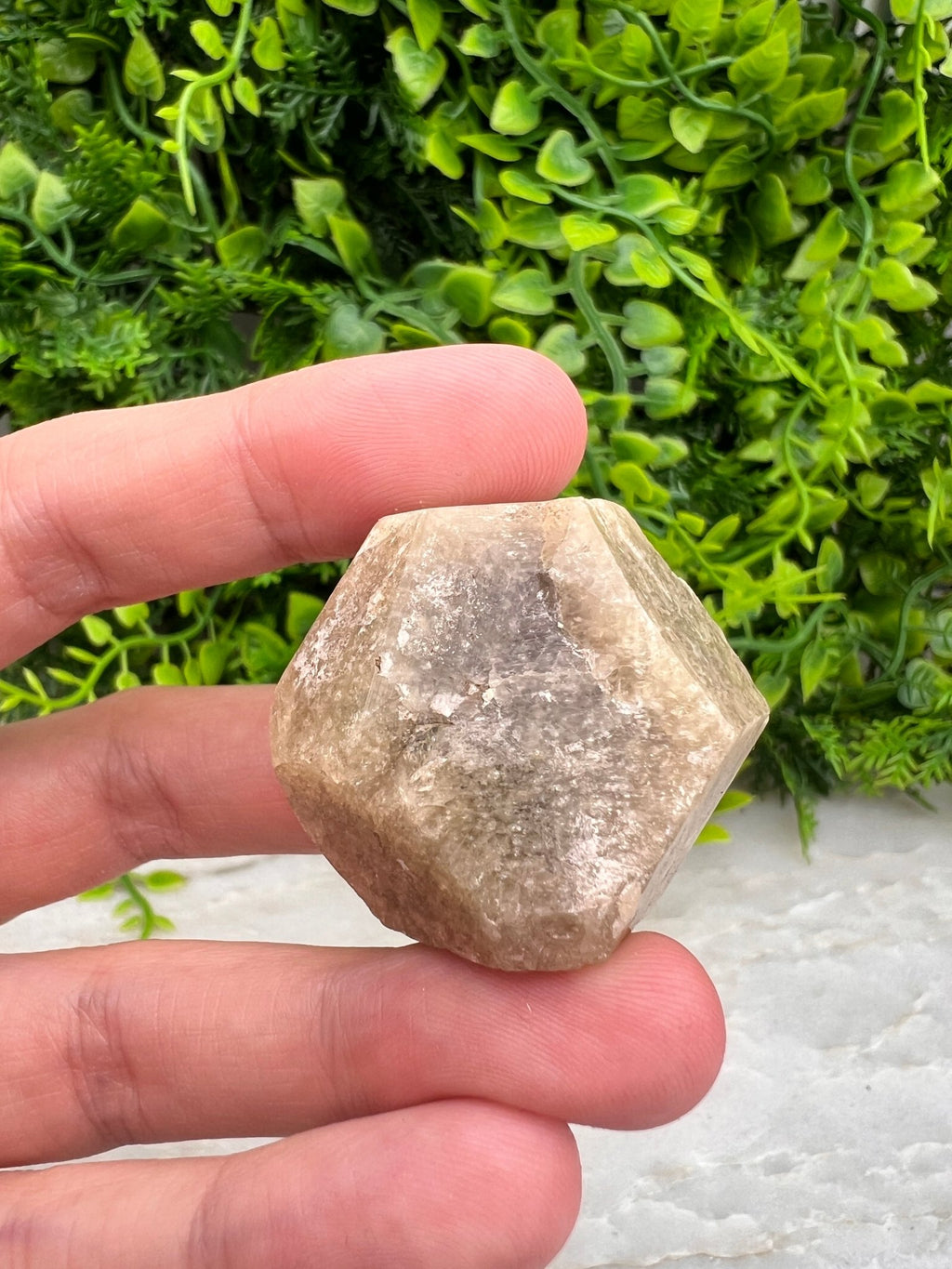 Grossulaar hexagon half ruw half gepolijst by KEY LIME STORE