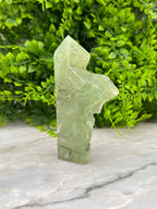 Prehniet toren half ruw half gepolijst by KEY LIME STORE