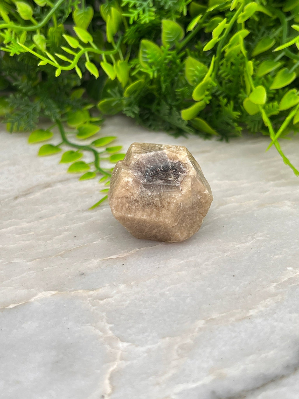Grossulaar hexagon half ruw half gepolijst by KEY LIME STORE