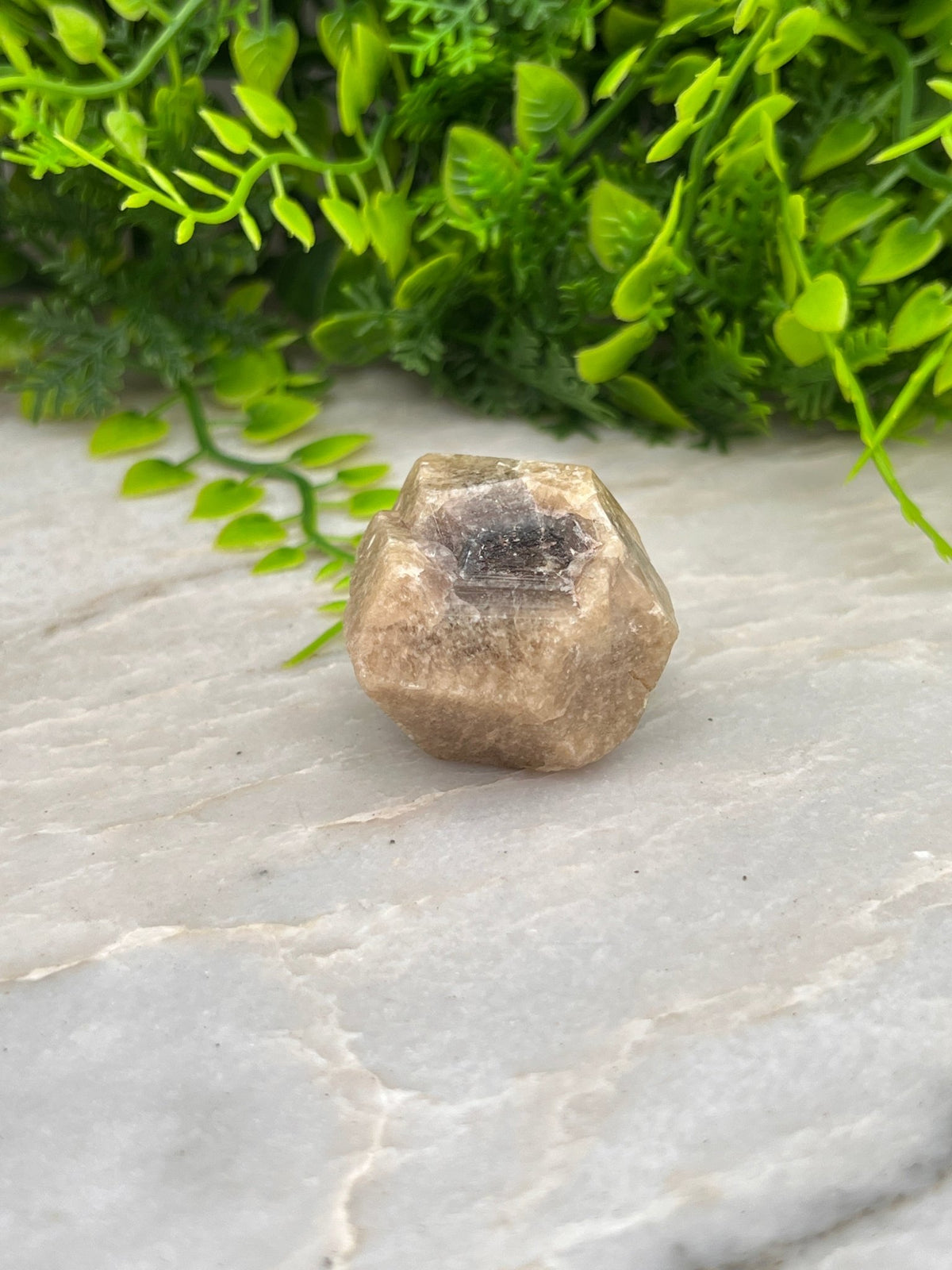 Grossulaar hexagon half ruw half gepolijst by KEY LIME STORE