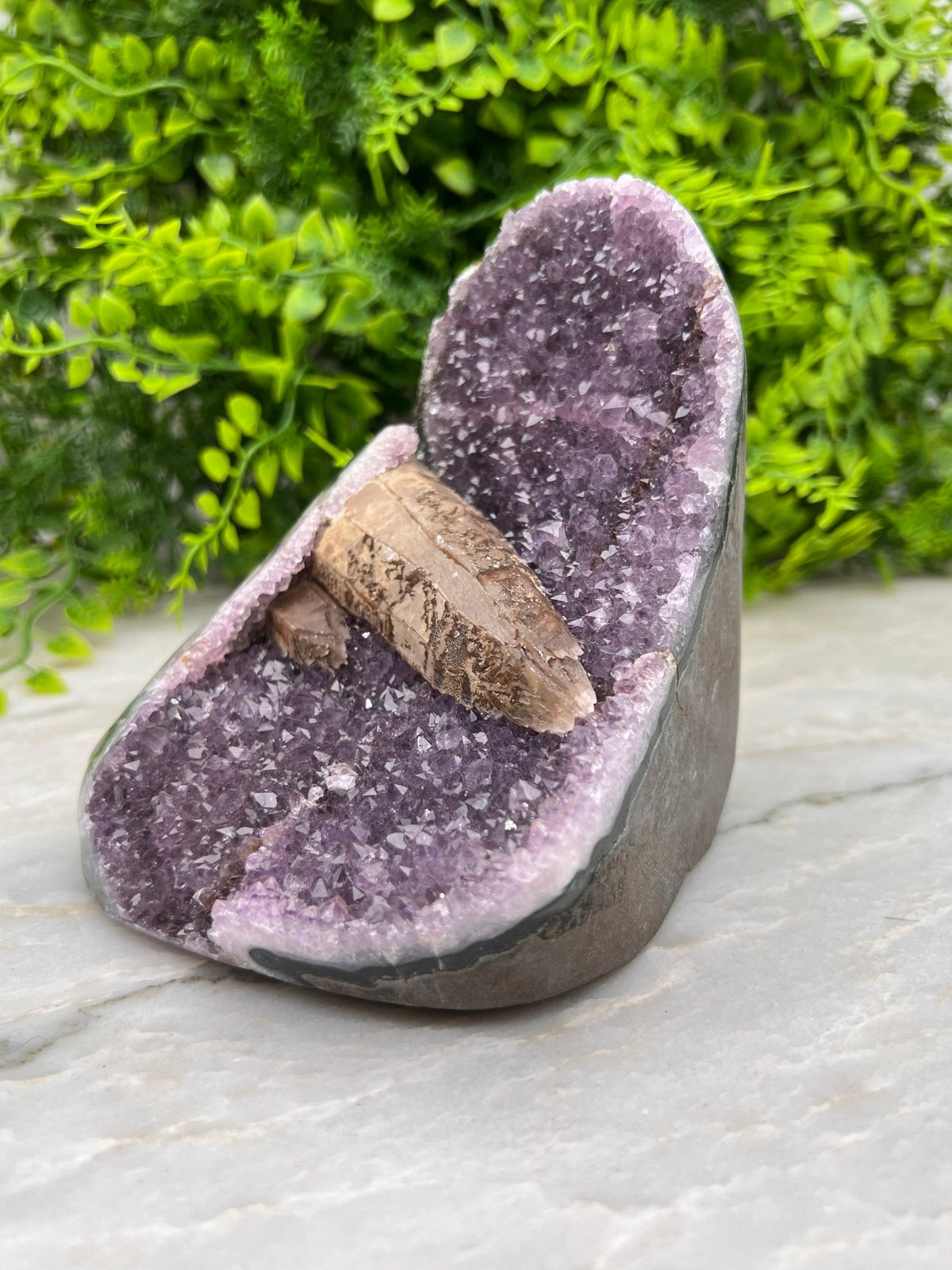 Amethist met Kwartskristal cut base - zeldzaam by KEY LIME STORE