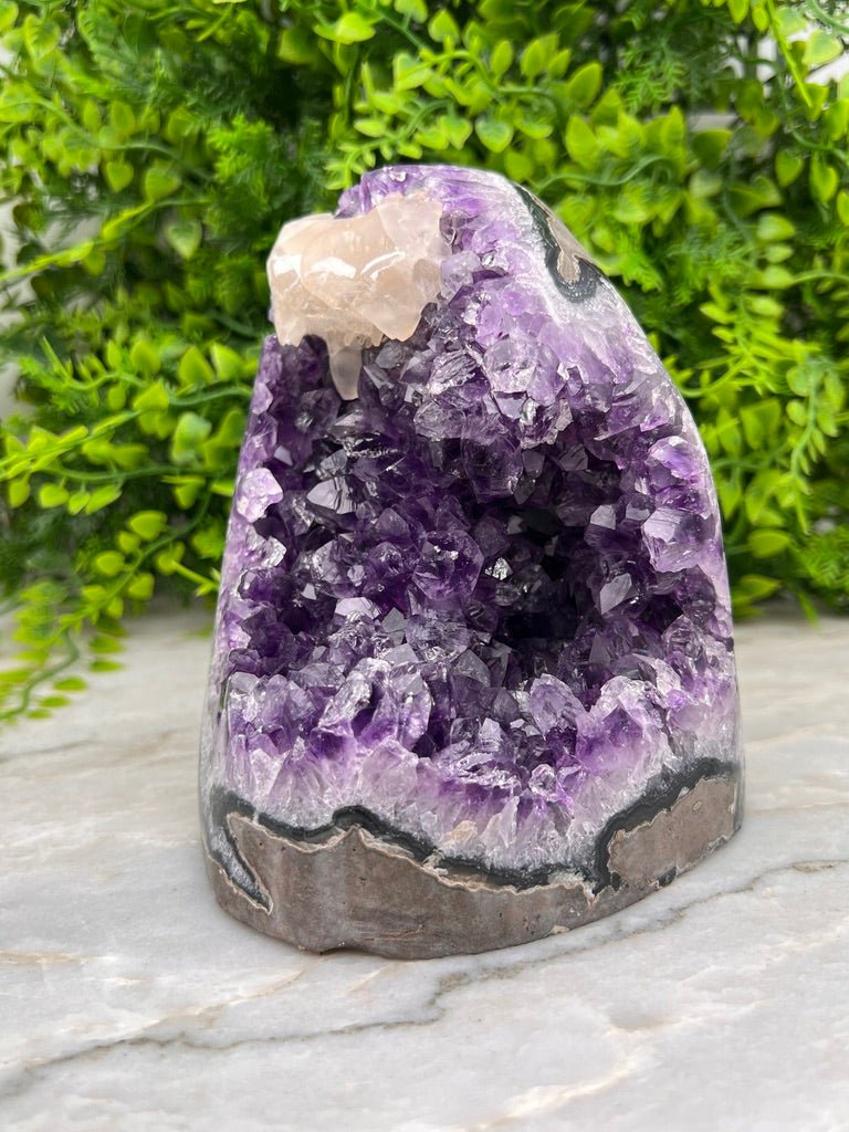 Amethist met Calciet by KEY LIME STORE