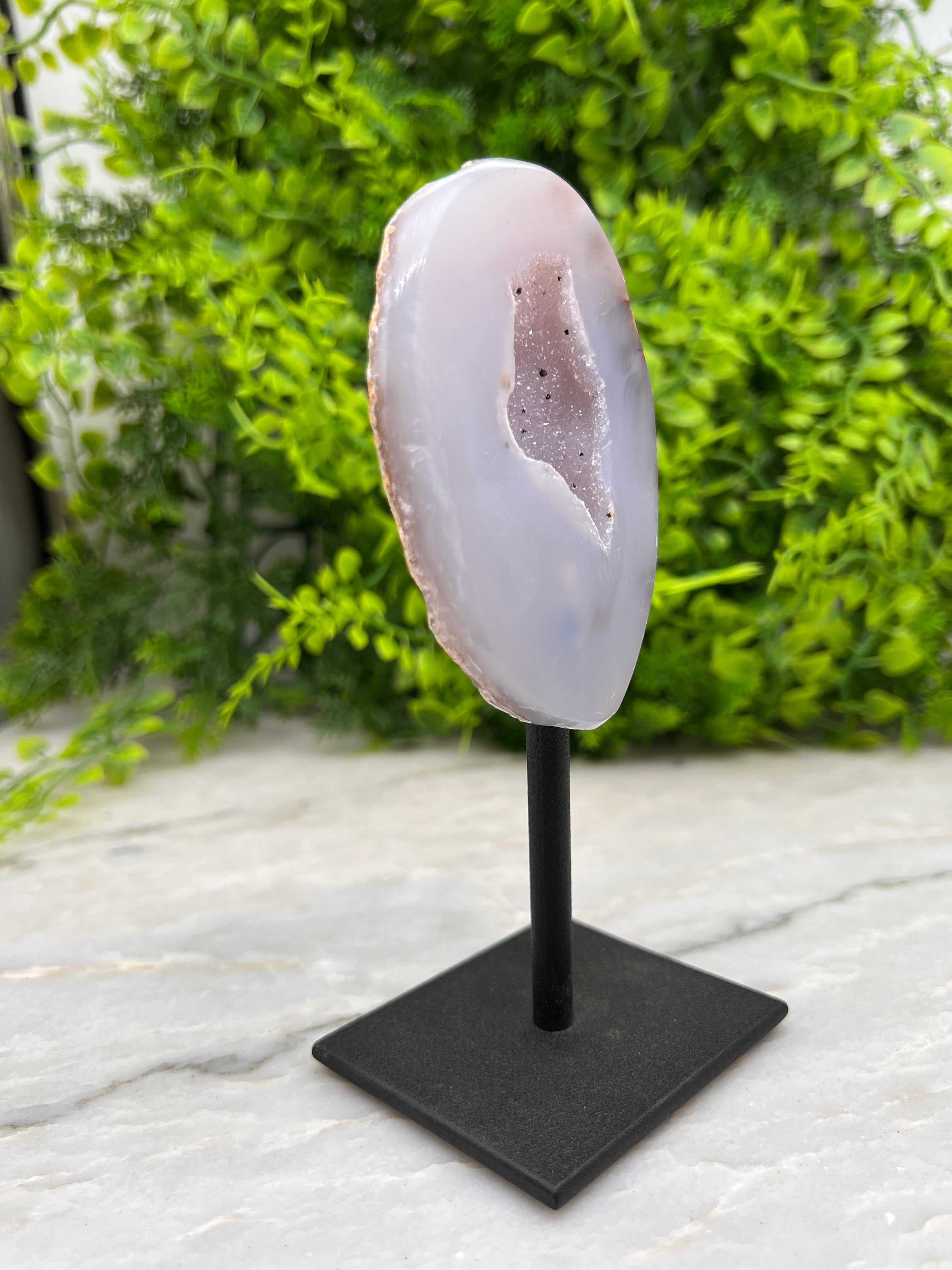 Agaat geode op standaard (14 cm)
