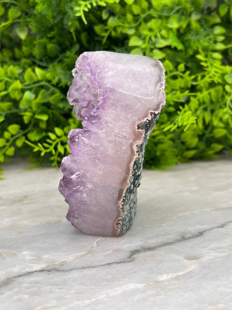 Amethist op Bergkristal by KEY LIME STORE