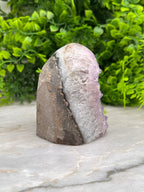 Amethist cluster cut base met gepolijste randen