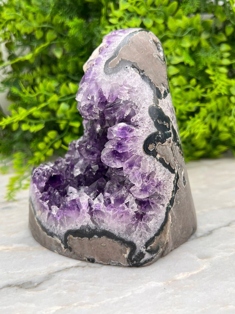 Amethist met Calciet by KEY LIME STORE