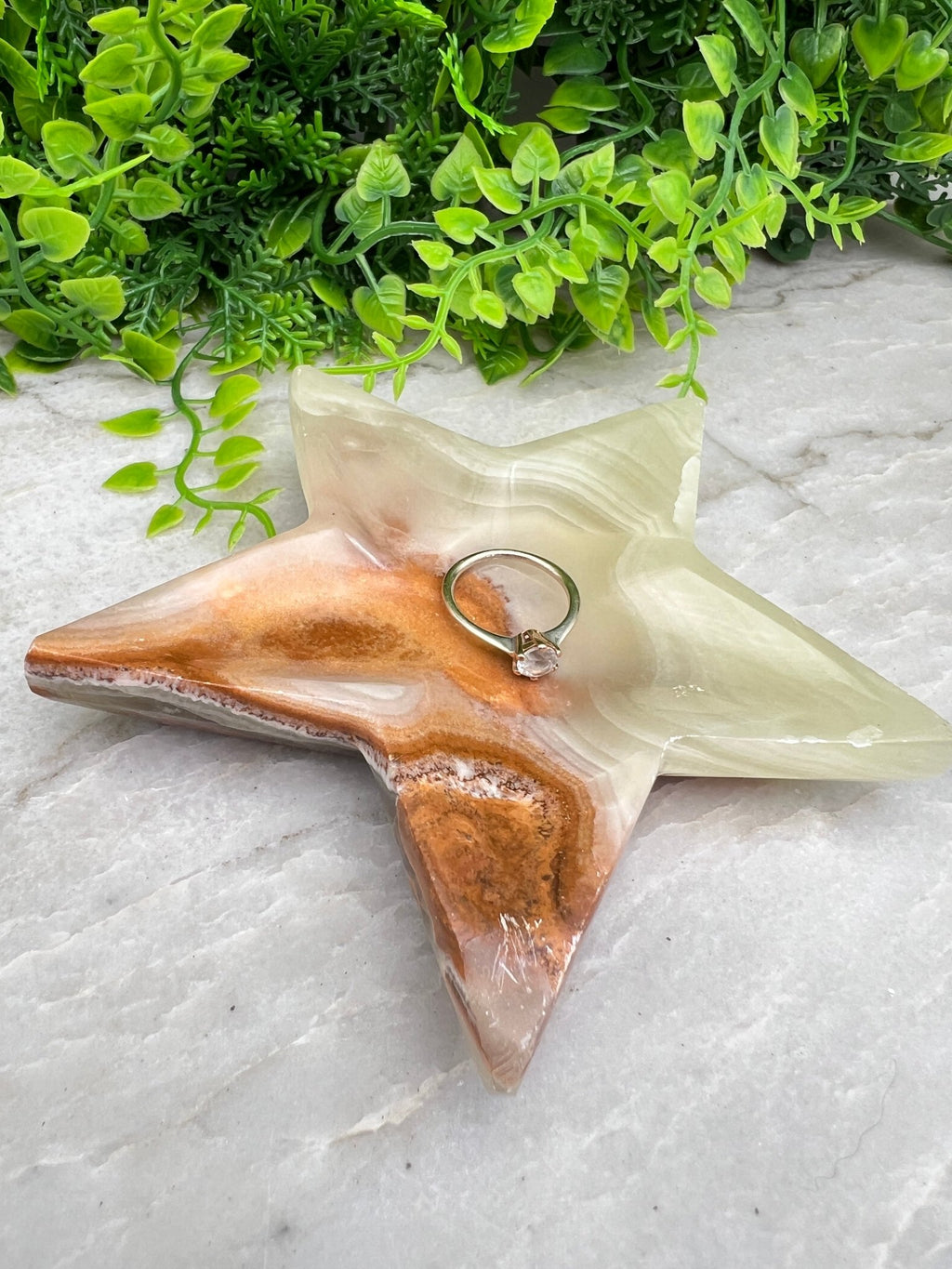 Schmuckschale in Sternform aus „Groene Band Onyx“ (11 cm) von KEY LIME STORE
