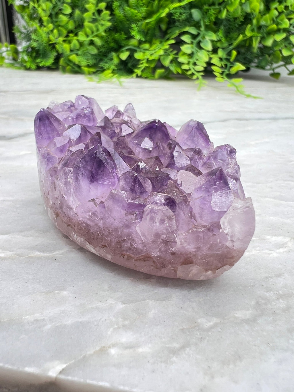 Rundum polierter Amethyst in Ellipsenform (6 cm) von KEY LIME STORE