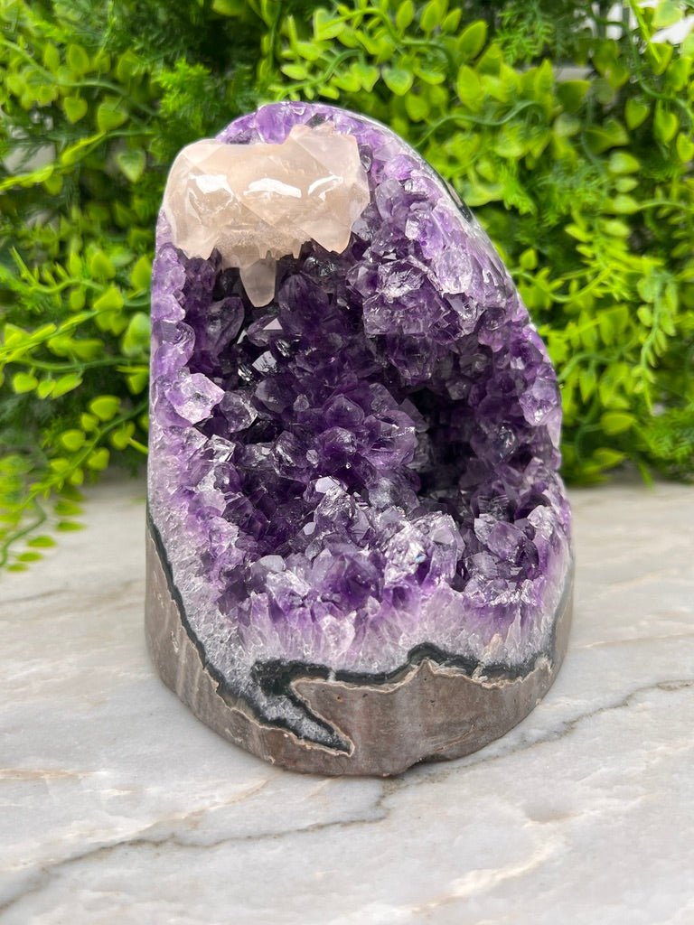 Amethist met Calciet by KEY LIME STORE