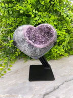 Amethist op Agaat hart op standaard by KEY LIME STORE