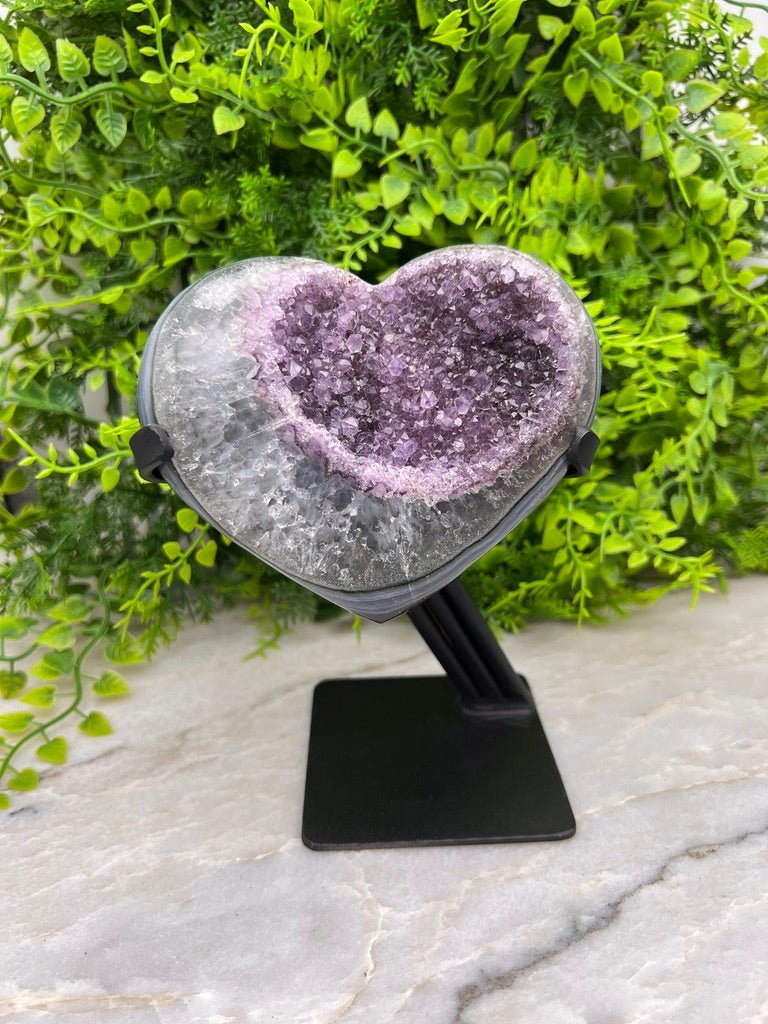 Amethist op Agaat hart op standaard by KEY LIME STORE