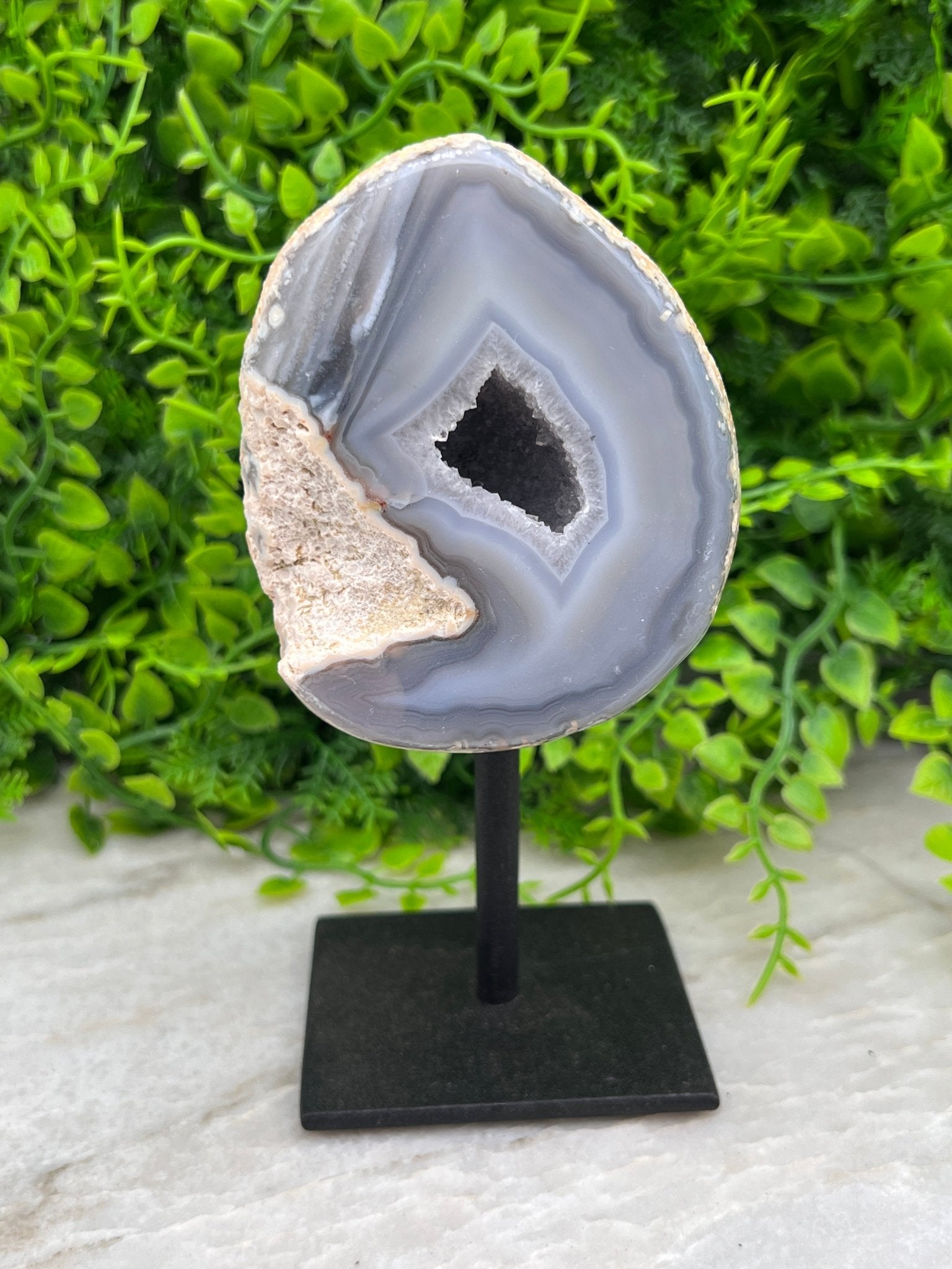 Achat-Geode auf Sockel (13 cm) von KEY LIME STORE