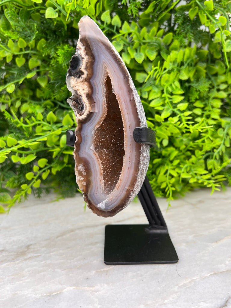 Agaat geode op standaard by KEY LIME STORE